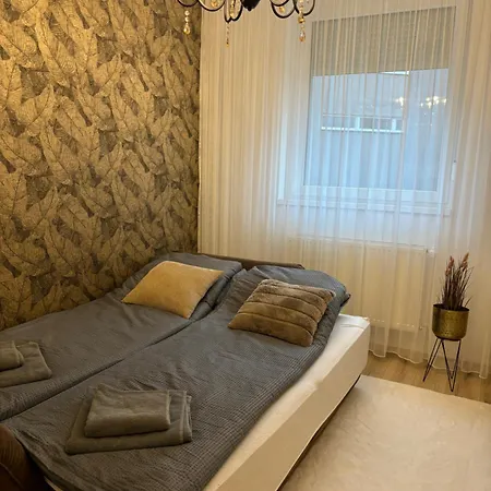 Lux-City Apartman Nyiregyhaza Exterior photo